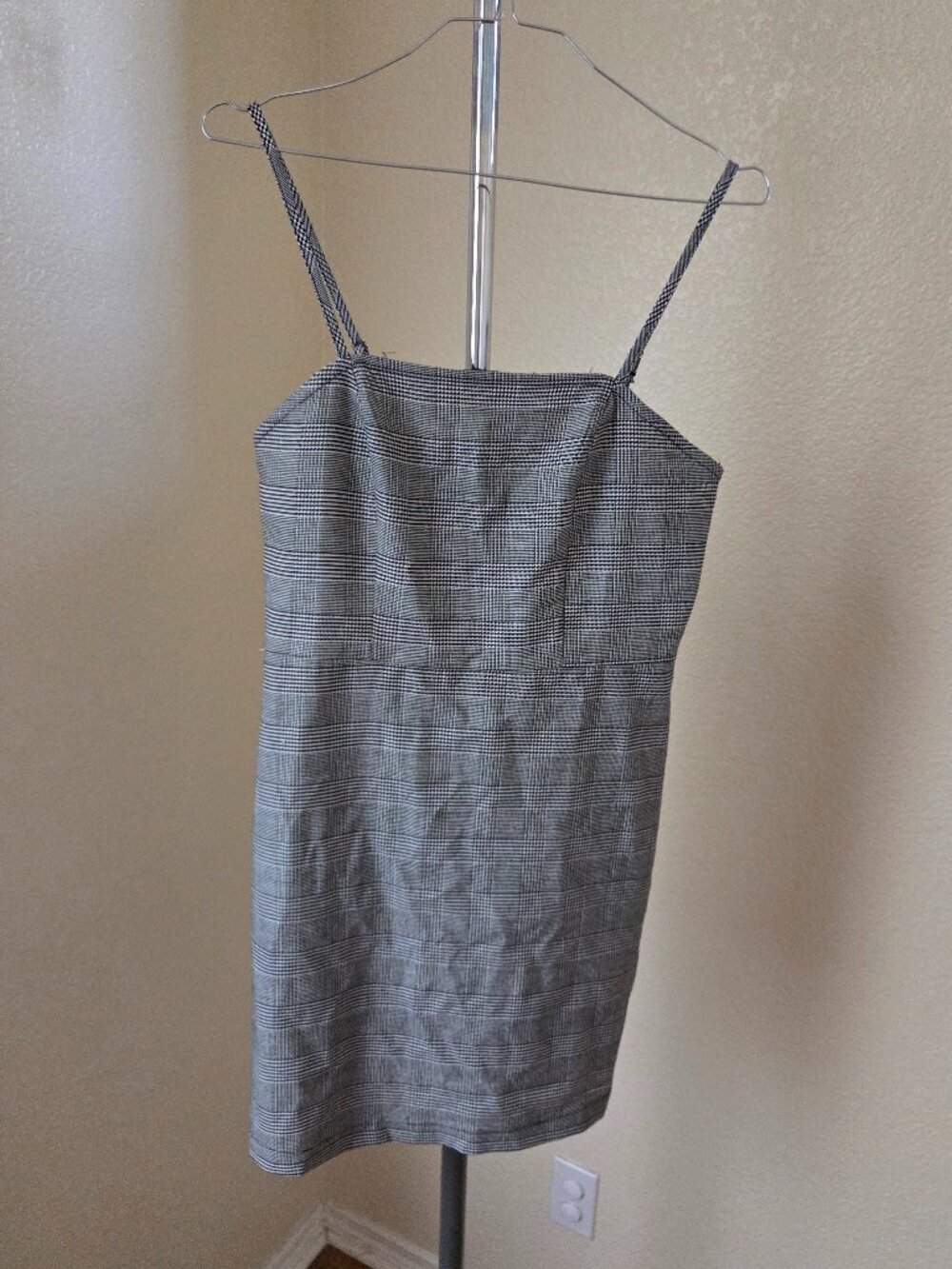 Forever 21 Sleeveless Mini Dress With 1/4 Zip Up In Back